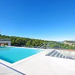 Lägenhet With Shared Rooftop Pool *