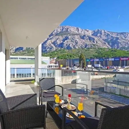 Apartment Makarska With Shared Rooftop Pool