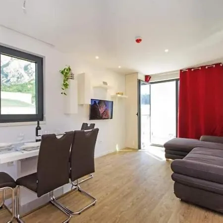 With Shared Rooftop Pool * 마카르스카