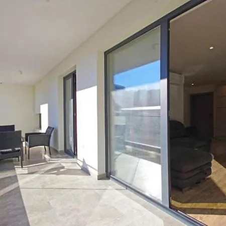 With Shared Rooftop Pool 아파트