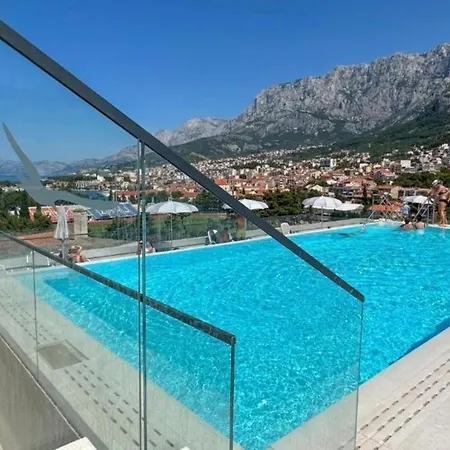 With Shared Rooftop Pool Lejlighed *