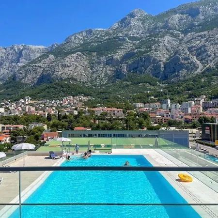 Apartment Makarska With Shared Rooftop Pool *