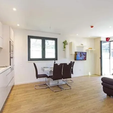 Apartmán With Shared Rooftop Pool