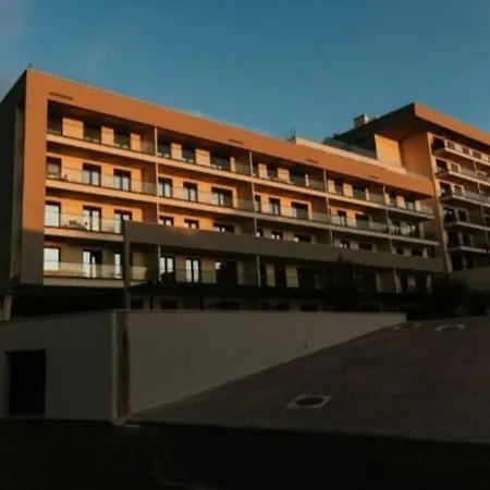 With Shared Rooftop Pool Apartamento