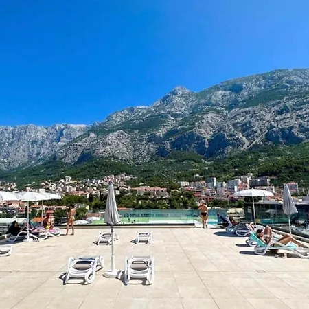 Apartment Makarska With Shared Rooftop Pool Apartamento