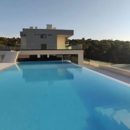 Apartment Makarska With Shared Rooftop Pool Apartamento *